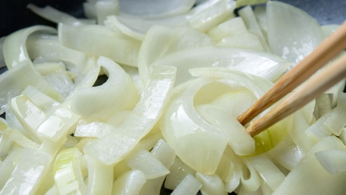 İftar sofralarının yeni lezzeti! Sütlü soğan kavurması tarifi 7 İftar sofralarının yeni lezzeti! Sütlü soğan kavurması tarifi