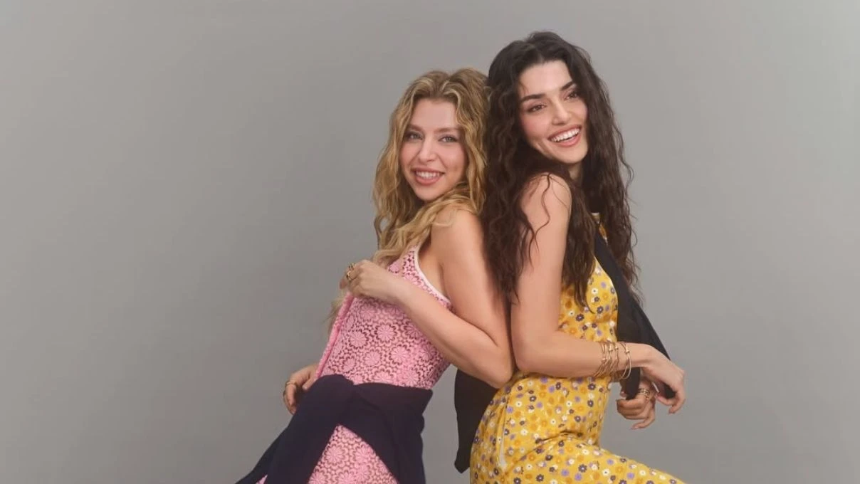 Hande Erçel ve Gamze Erçel’in fotoğrafları gündem oldu! Kız kardeşler güzellikleriyle dikkat çekti 8 Hande Erçel ve Gamze Erçel’in fotoğrafları gündem oldu! Kız kardeşler güzellikleriyle dikkat çekti