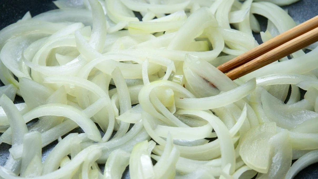 İftar sofralarının yeni lezzeti! Sütlü soğan kavurması tarifi 5 İftar sofralarının yeni lezzeti! Sütlü soğan kavurması tarifi