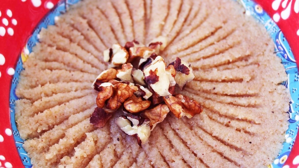 Osmanlı saray mutfaklarından çıkıp çay sohbetlerine gelen irmik tatlısı tarifi! Kıvamına bayılacaksınız 5 Osmanlı saray mutfaklarından çıkıp çay sohbetlerine gelen irmik tatlısı tarifi! Kıvamına bayılacaksınız