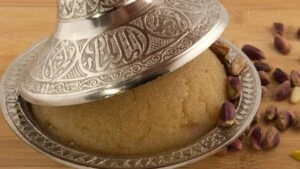 Osmanlı saray mutfaklarından çıkıp çay sohbetlerine gelen irmik tatlısı tarifi!