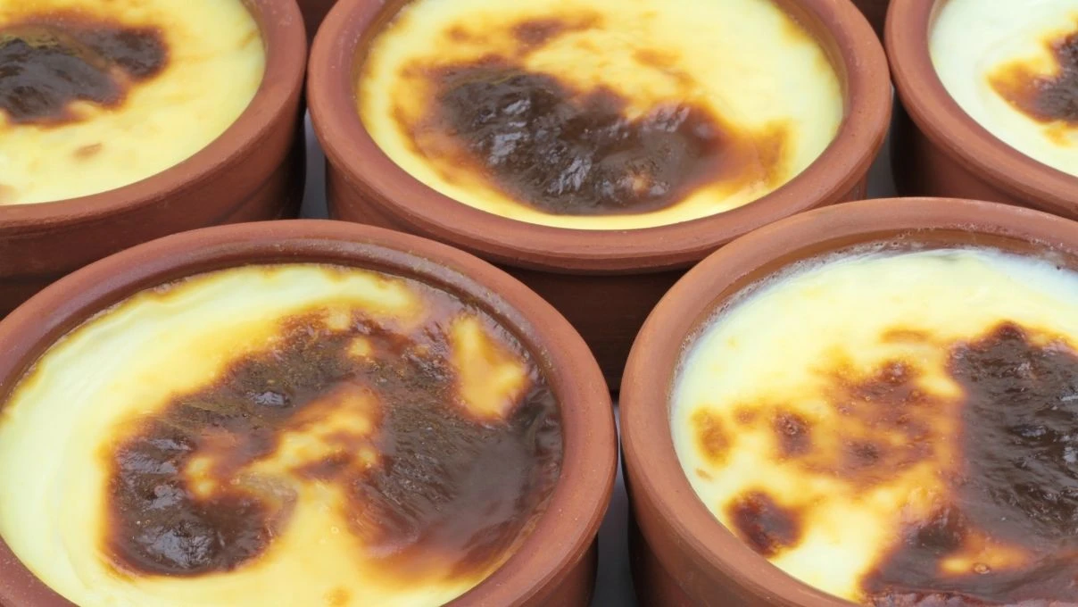 Bayramda sütlü tatlı tercih edenler! En hızlı ve kolay fırında sütlaç tarifi