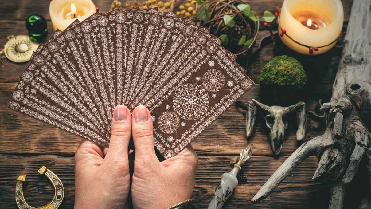 Günlük tarot kart açılımı 1 Nisan 2026! Beklenmedik durumlar ortaya çıkabilir 6 Günlük tarot kart açılımı 1 Nisan 2026! Beklenmedik durumlar ortaya çıkabilir