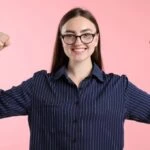 Güçlü kadınların asla yapmadığı 5 davranış 2026!