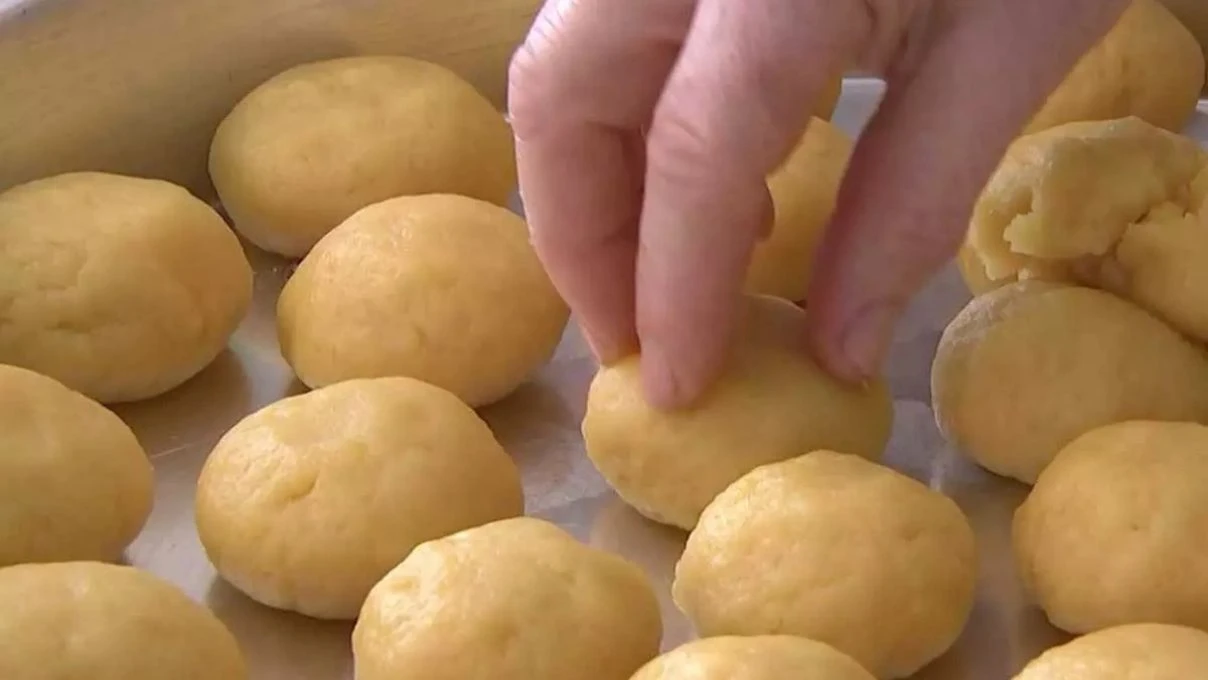 Ramazan Bayramı’nın yeni gözdesi brakana tatlısı! Bol şerbetiyle baklavaya rakip