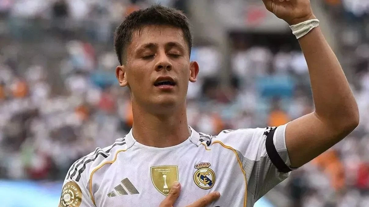 Arda Güler'in sponsorlu tişörtü sosyal medyayı salladı! Havalı poz dünyada rekor kırdı