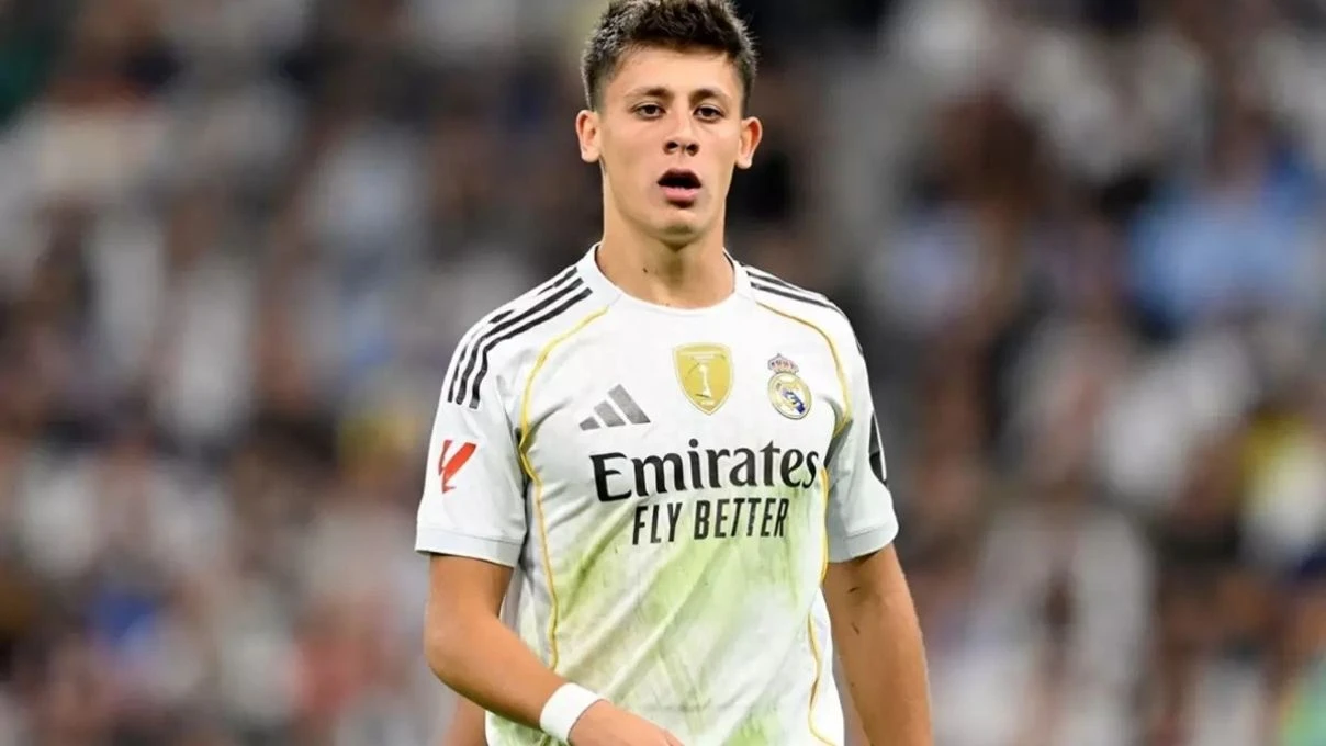 Arda Güler ve sevgilisi Duru Nayman mekân çıkışı görüntülendi! Kameraları fark eden çiftin arasında geçen sohbet herkesi kahkahaya boğdu 4 Arda Güler ve sevgilisi Duru Nayman mekân çıkışı görüntülendi! Kameraları fark eden çiftin arasında geçen sohbet herkesi kahkahaya boğdu