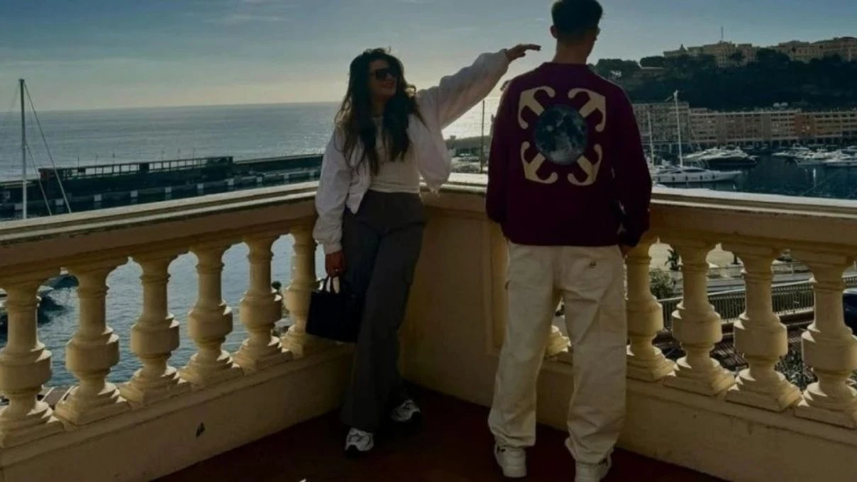 Arda Güler ve sevgilisi Duru Nayman mekân çıkışı görüntülendi! Kameraları fark eden çiftin arasında geçen sohbet herkesi kahkahaya boğdu