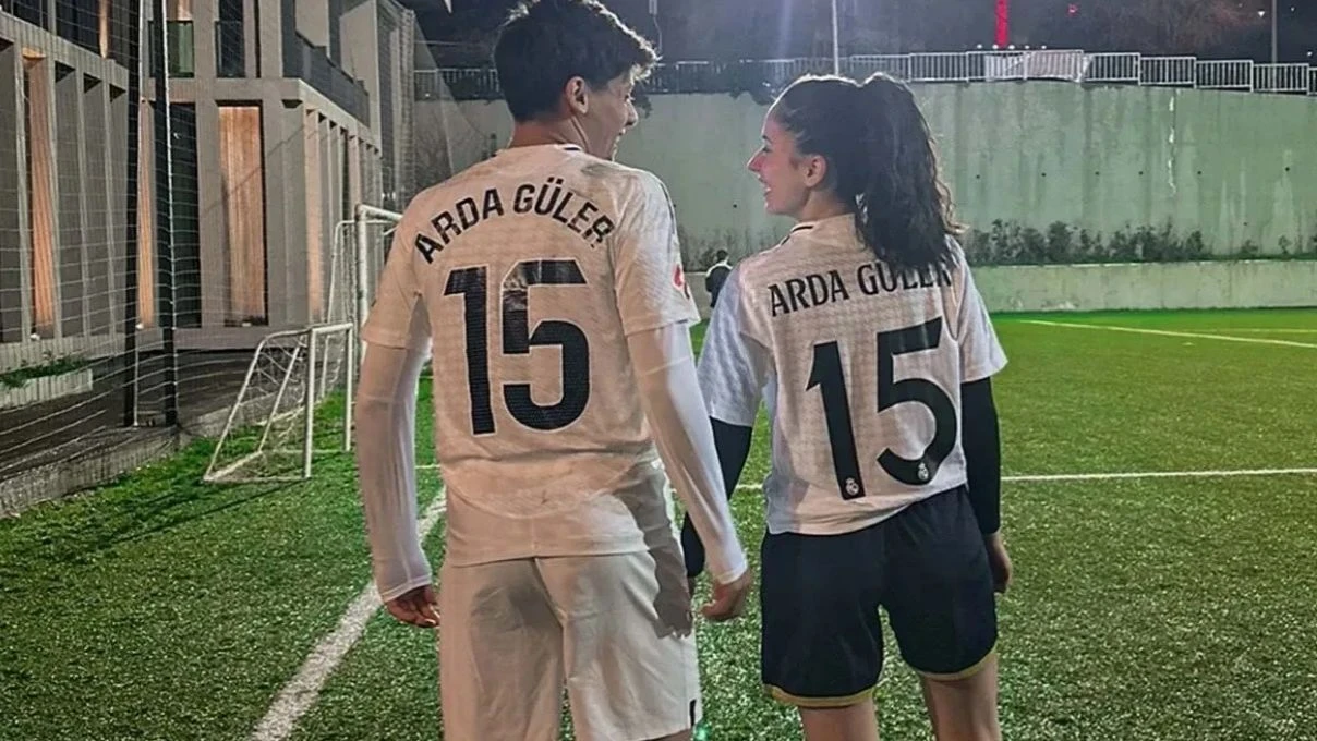 Arda Güler ve sevgilisi Duru Nayman mekân çıkışı görüntülendi! Kameraları fark eden çiftin arasında geçen sohbet herkesi kahkahaya boğdu 5 Arda Güler ve sevgilisi Duru Nayman mekân çıkışı görüntülendi! Kameraları fark eden çiftin arasında geçen sohbet herkesi kahkahaya boğdu