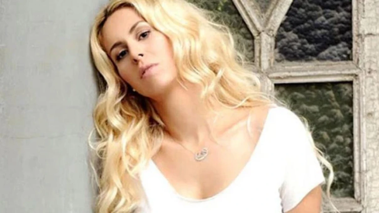 Niran Ünsal Yunanistan’da yeni iş kurdu! 90’lı Yılların sevilen isminin temizlikçi mi olacak? 7 Asli 2026 03 26T122012.182