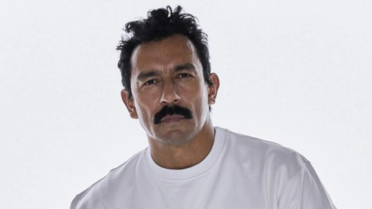 Angelina Jolie ile gündem olan Haider Ackermann, oyuncu Toygan Avanoğlu benzetildi! 8 Asli 2026 03 31T135457.157