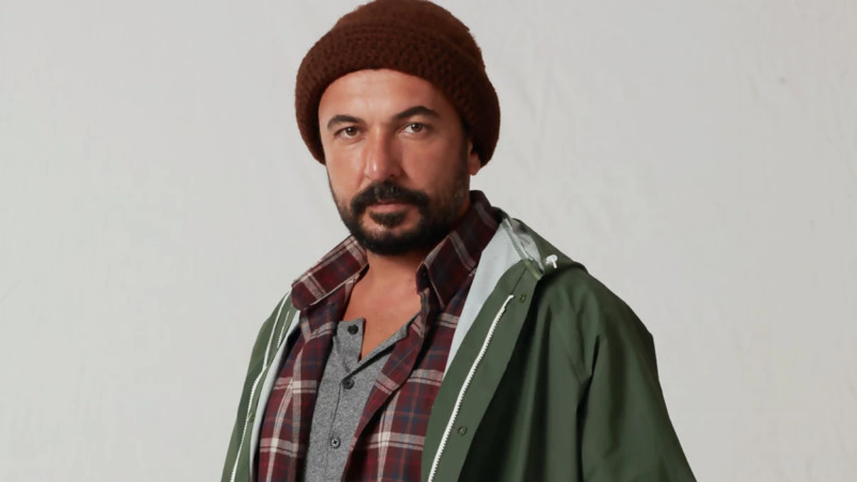 Angelina Jolie ile gündem olan Haider Ackermann, oyuncu Toygan Avanoğlu benzetildi! 6 Asli 2026 03 31T140045.793