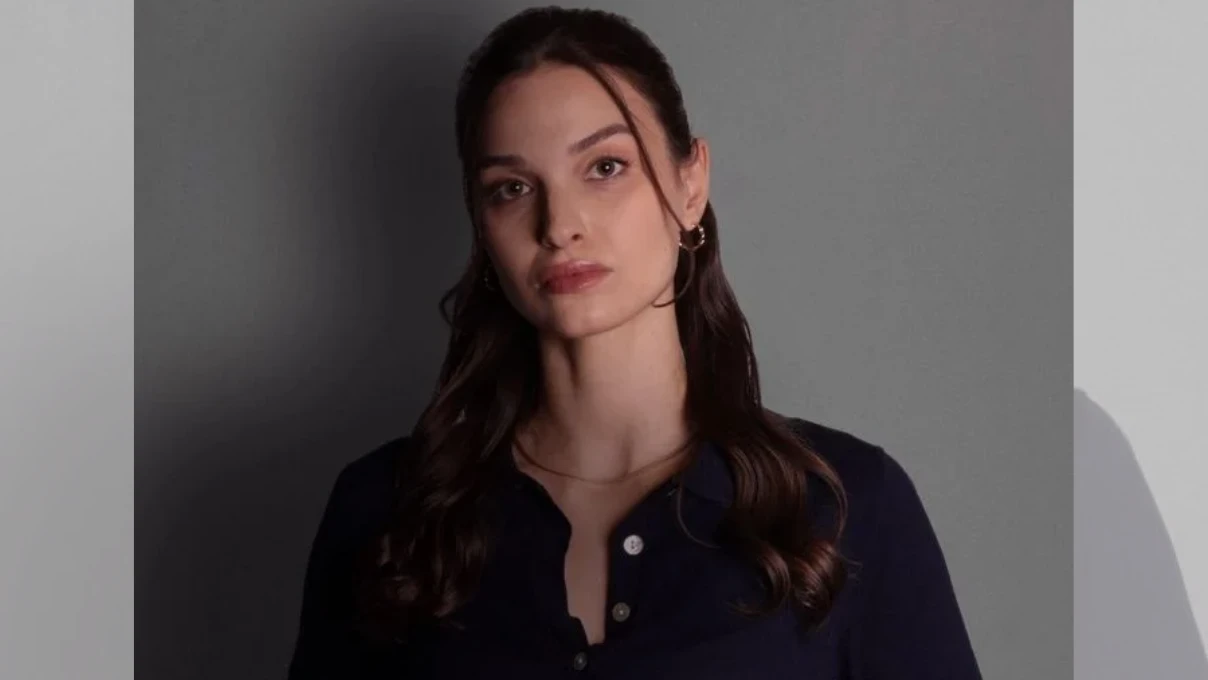 Ekin Aksoy kimdir? Ekin Aksoy kaç yaşında, aslen nereli, nasıl meşhur oldu 4 Asli 2026 03 31T145703.246