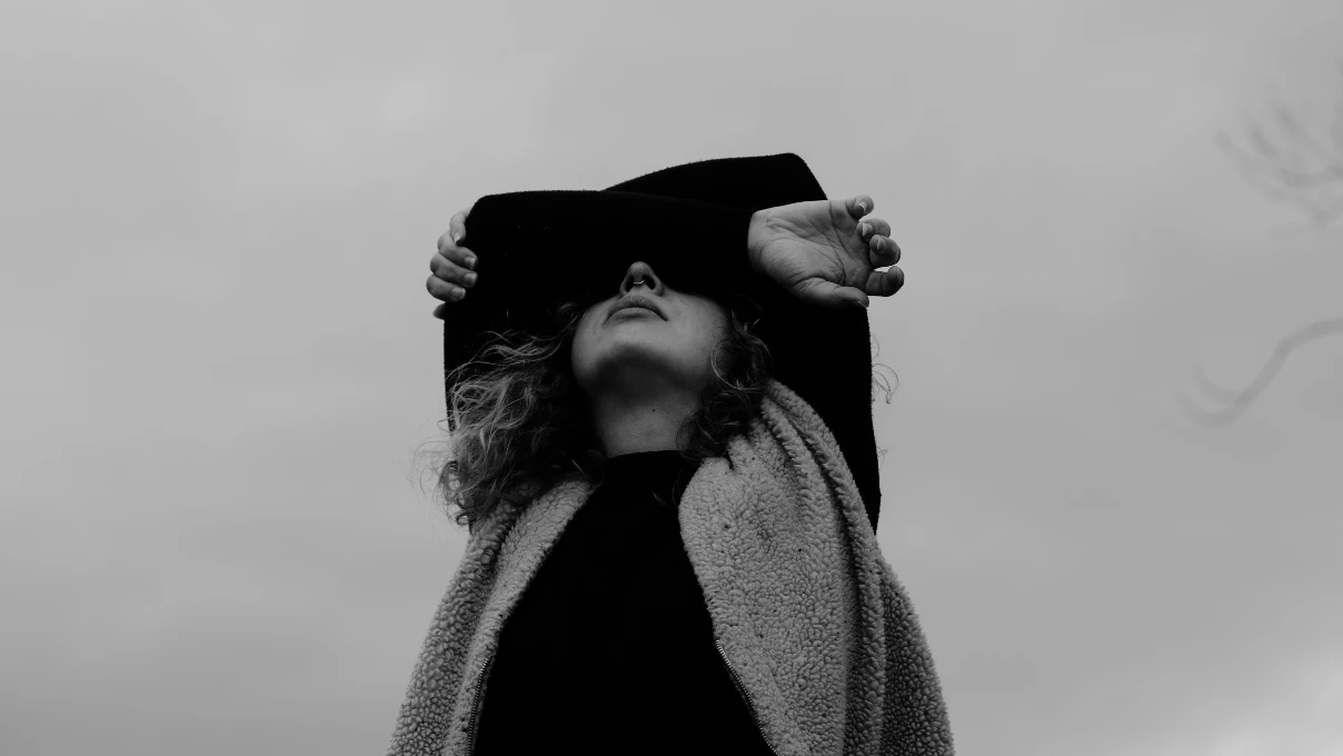 Güçlü görünen kadınları bitiren sessiz depresyon! Maskeler tek tek düşüyor 7 Asli 2026 03 31T165022.478