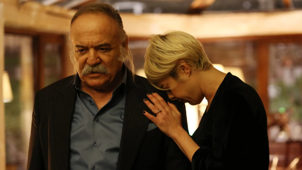 Çirkin dizisi geri sayımda! Çetin Tekindor ve Gözde Kansu tekrardan ekranda 5 Asli 24 2