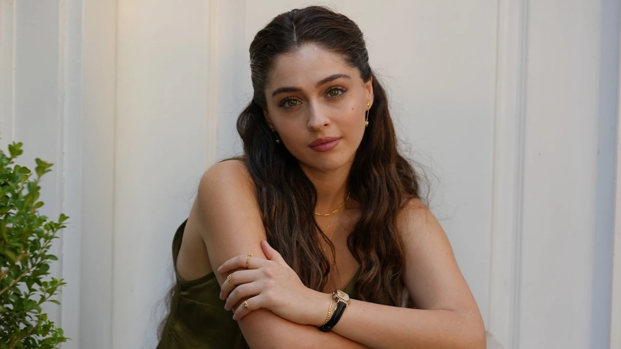 Güller Ve Günahlar dizisi kamera arkası görüntüleri ortaya çıktı! Cemre Baysel’in tavırları dikkat çekti 4 Asli 29