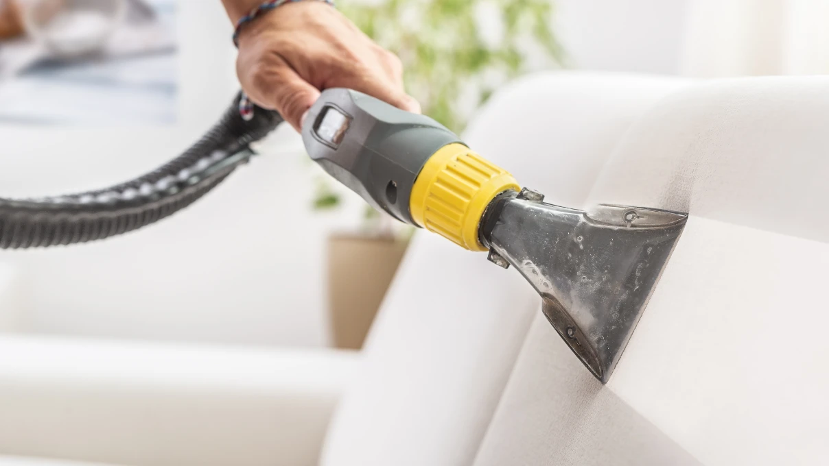 Koltuktaki çay lekesini çıkaran en doğal karışım! İki malzeme bir tencere kapağı 5 Asli 32