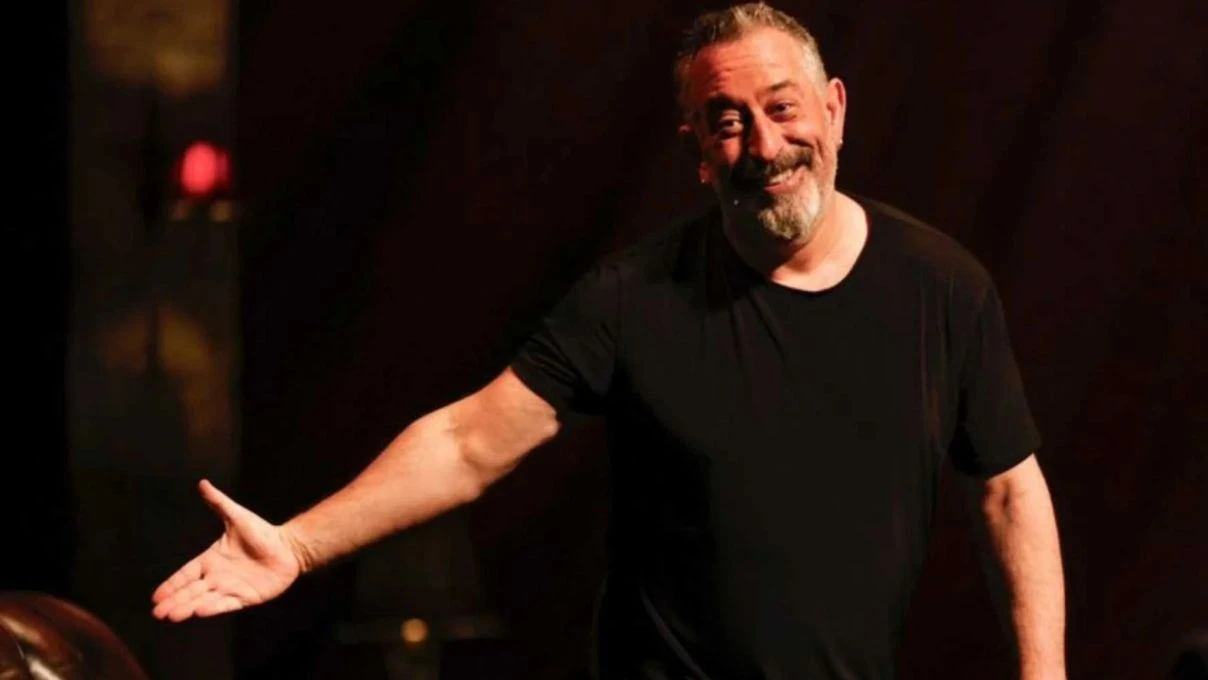 Cem Yılmaz kız arkadaşıyla el ele görüntülendi! Ünlü komedyenin eski sevgilisi Rüya Demirbulut ile yeniden aşk yaşadığı iddia edildi