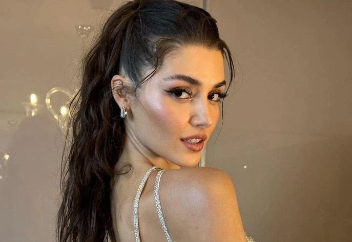 Hande Erçel'in adliyeye gelirken giydiği kabanın fiyatı dudak uçuklattı! Yorumlar peş peşe geldi 7 Hande Ercel 4