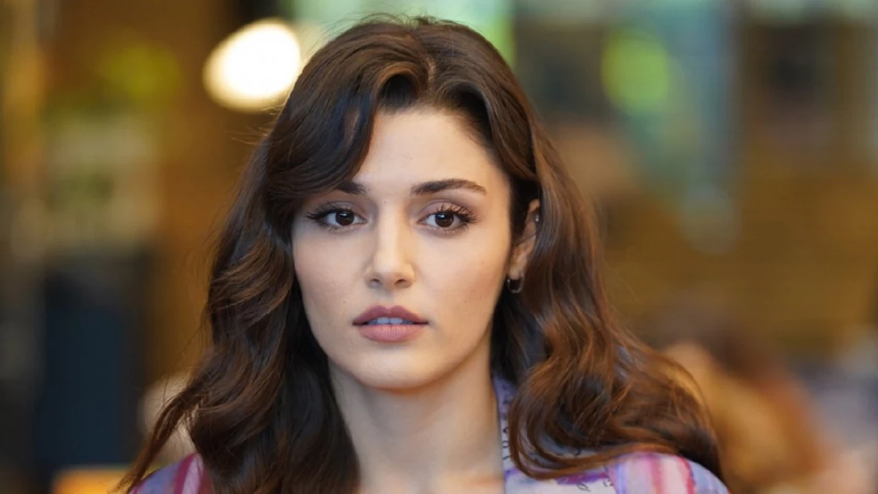 Hande Erçel'in adliyeye gelirken giydiği kabanın fiyatı dudak uçuklattı! Yorumlar peş peşe geldi 8 Hande Ercel 5