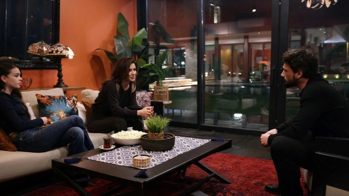 Yeraltı dizisi sosyal medyada alay konusu oldu! Yeraltı dizisinde oyuncular neden sürekli oturuyor? 8 Yeraltı dizisi sosyal medyada alay konusu oldu! Yeraltı dizisinde oyuncular neden sürekli oturuyor?