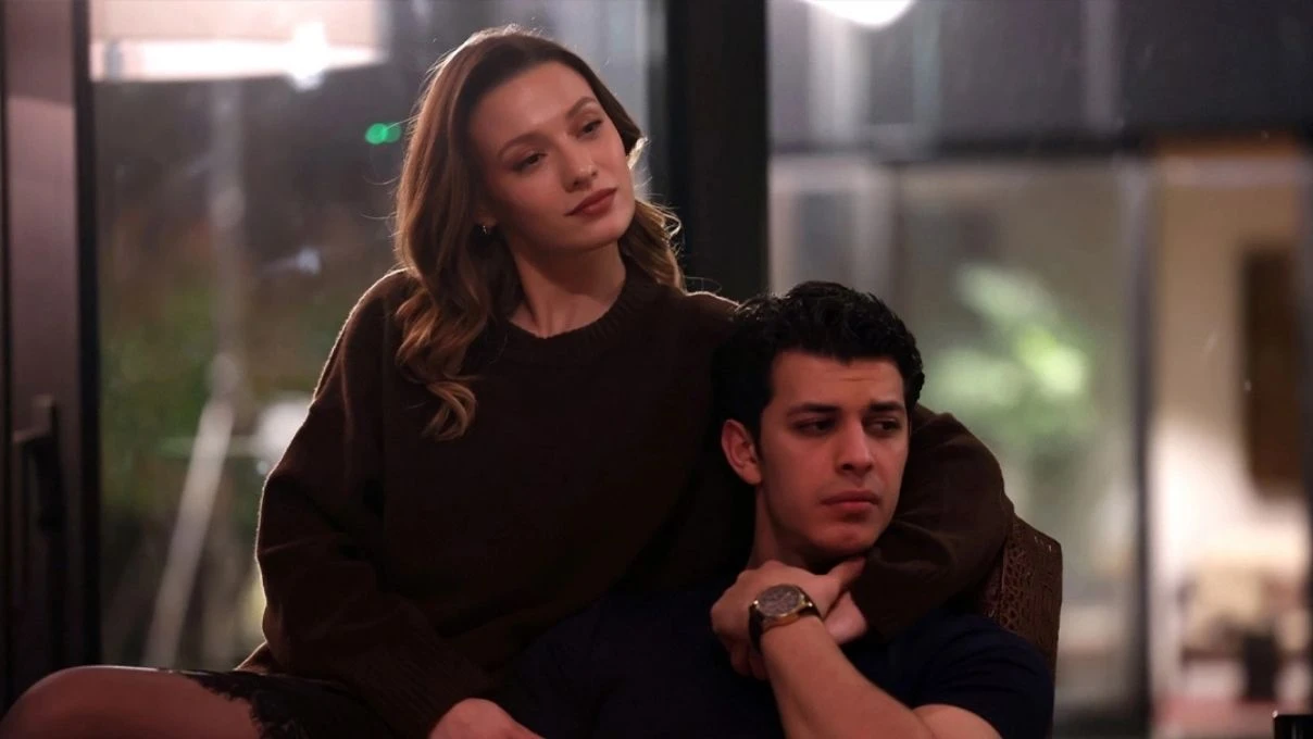 Yeraltı dizisi sosyal medyada alay konusu oldu! Yeraltı dizisinde oyuncular neden sürekli oturuyor?