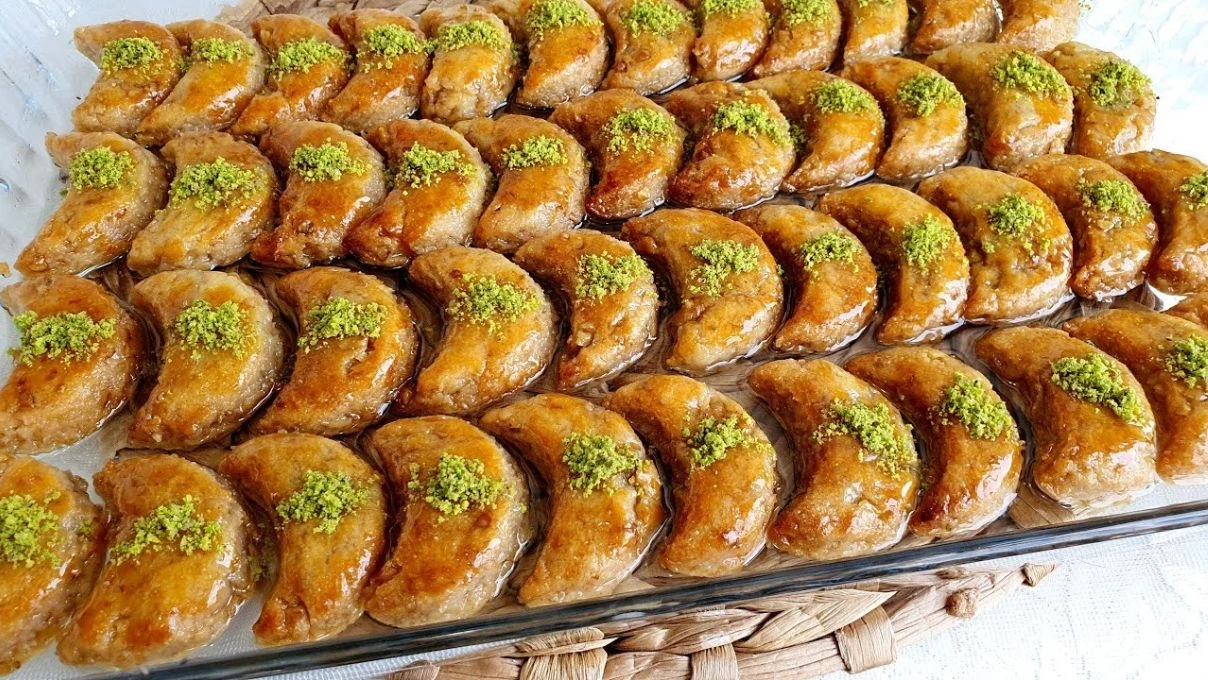 Bayramda baklavayı aratmayacak ay tatlısı tarifi! Misafirleriniz tekrar tekrar isteyecek