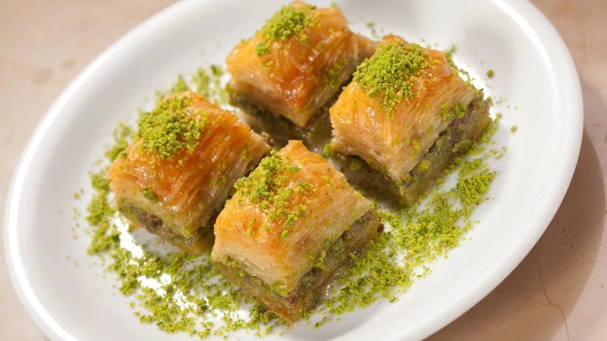 Evde en kolay baklava tarifi! Bol fıstıklı