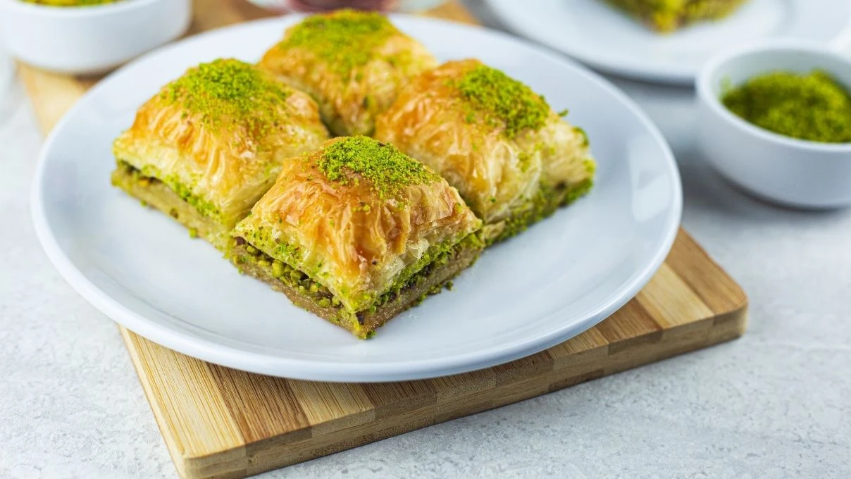 Evde en kolay baklava tarifi! Bol fıstıklı