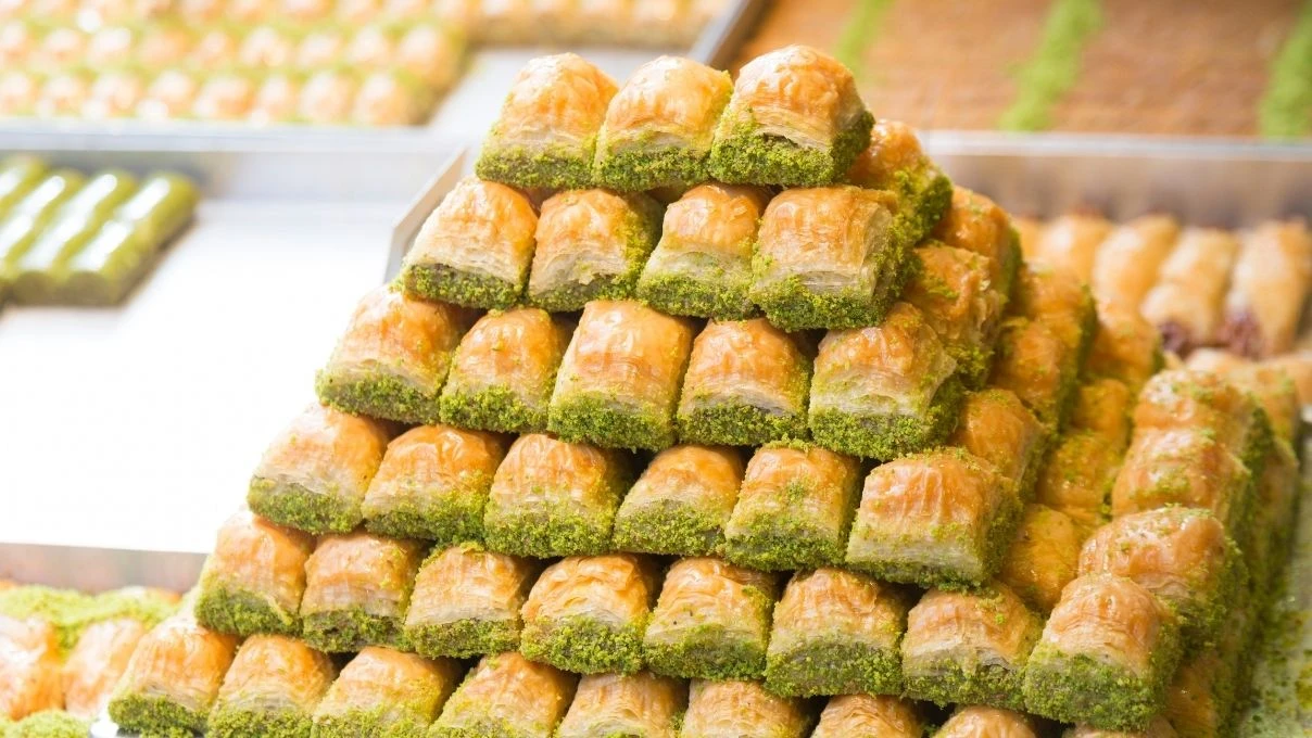 Evde en kolay baklava tarifi! Bol fıstıklı