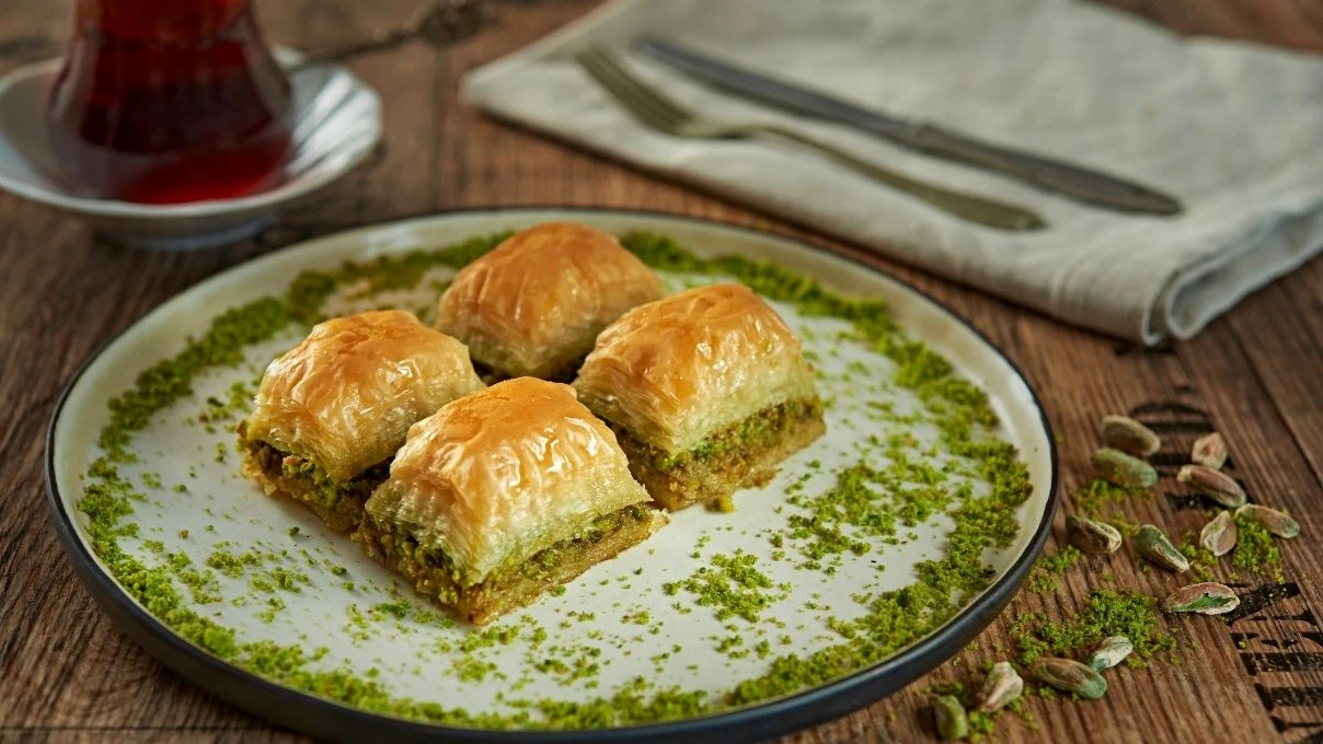 Evde en kolay baklava tarifi! Bol fıstıklı