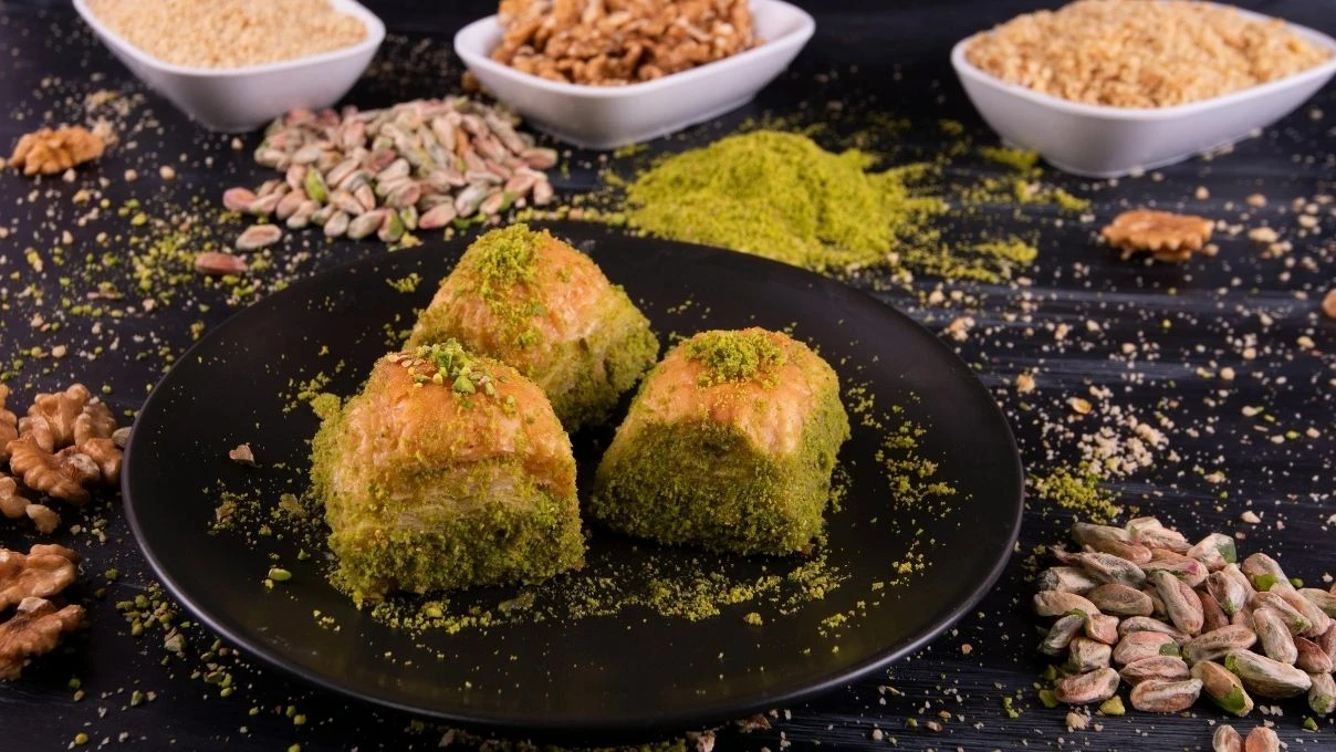 Evde en kolay baklava tarifi! Bol fıstıklı