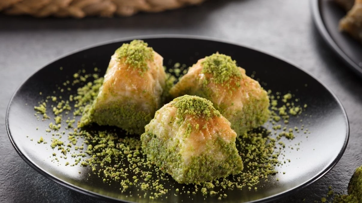 Evde en kolay baklava tarifi! Bol fıstıklı