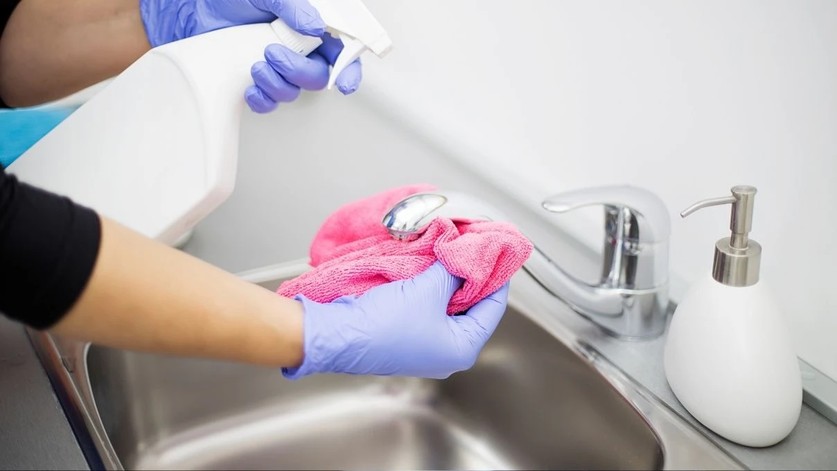 Evinizi 3 saatte tertemiz mis gibi kokutun! Adım adım pratik bayram temizliği