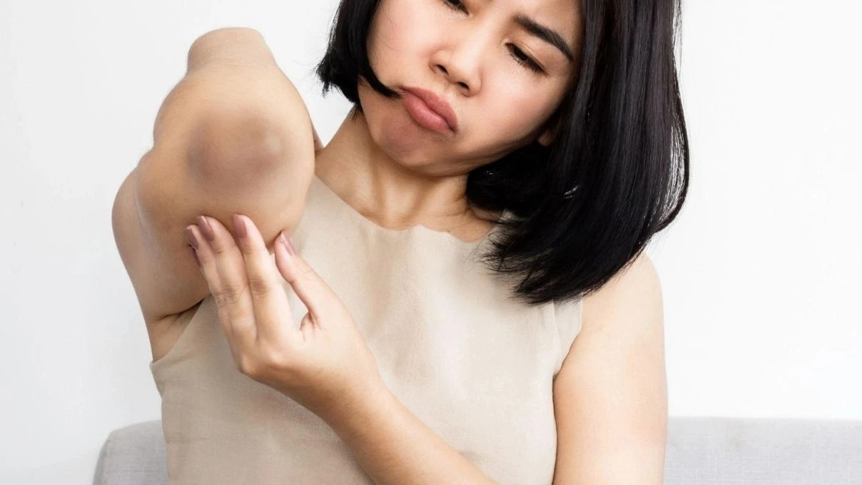 Diz ve dirsek kararmalarına evde çözüm! Toz şeker ve Hindistan cevizi yağı