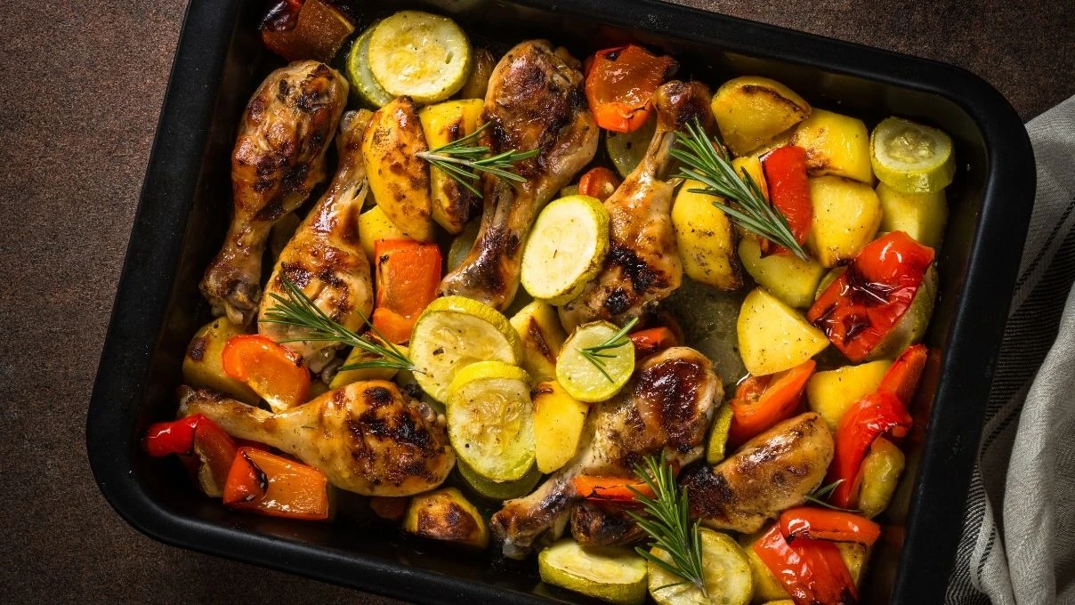 İftara hafif ama doyurucu lezzet! Tavuk ve biberli fırın tarifi