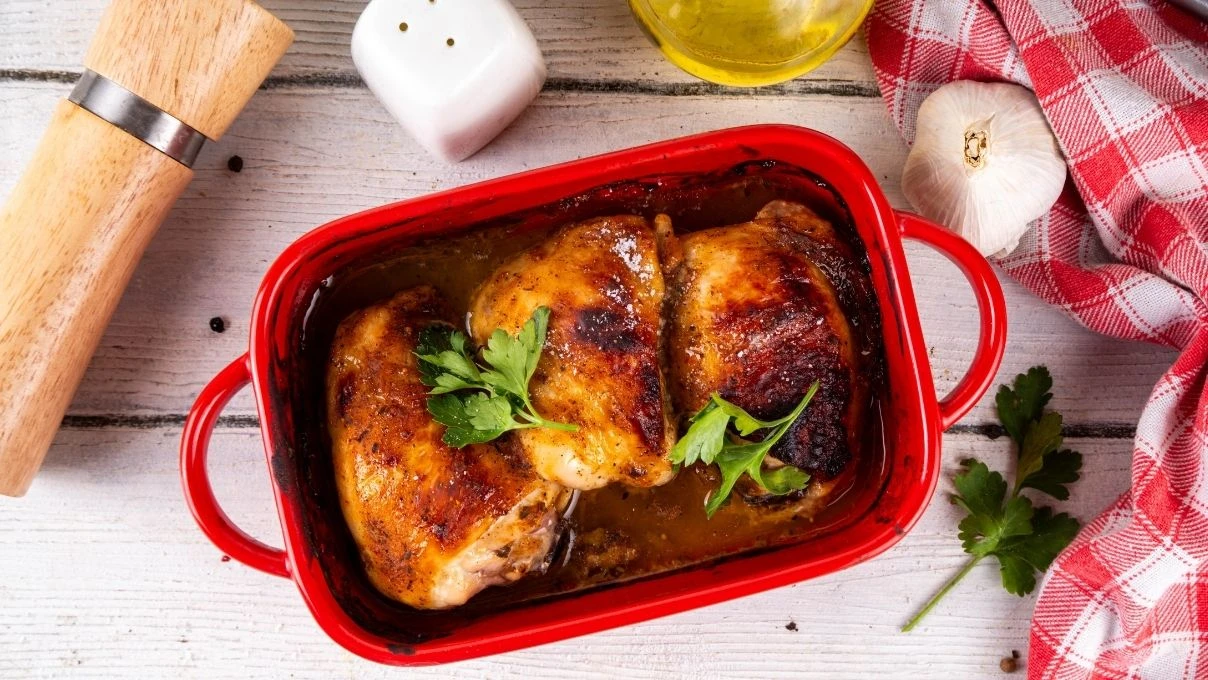 İftara hafif ama doyurucu lezzet! Tavuk ve biberli fırın tarifi