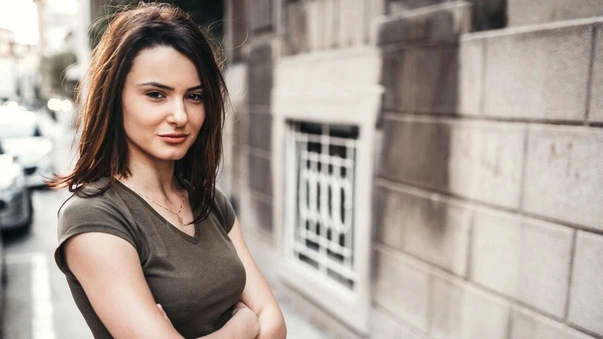 Güçlü kadın yoktur, kadını güçlendiren şartlar var!