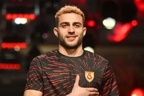 Barış Alper Yılmaz annesiyle horon tepti! Eğlenceli anlar sosyal medyada viral oldu 5 i 68