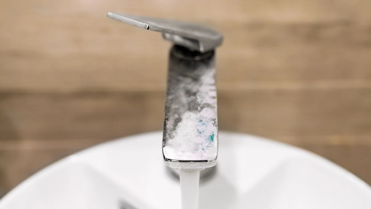 Kireçlenmiş musluklara son! Aynalardan bile pasparlak olacak
