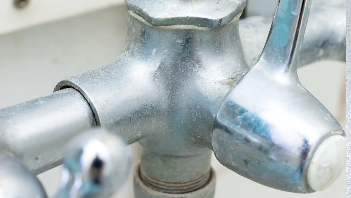 Kireçlenmiş musluklara son! Aynalardan bile pasparlak olacak 9 Kireçlenmiş musluklara son! Aynalardan bile pasparlak olacak