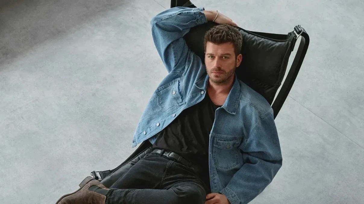 Kıvanç Tatlıtuğ’un kombininin fiyatı ağızları açık bıraktı! Ünlü oyuncu çiğ sarısı saçlarıyla dikkat çekmişti