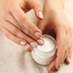 Kurumuş el ayaklar için evde kendi nemlendiricinizi yapın! Asırlık tarif