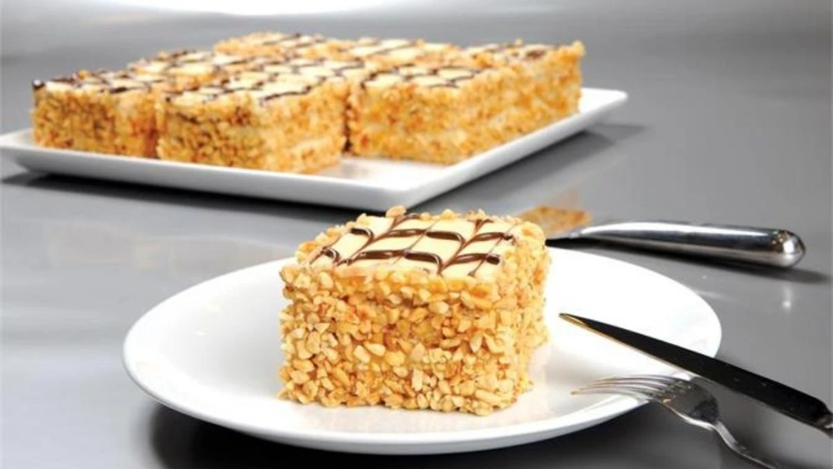 İftar sofralarına yakışacak mide yormayan hafif tatlı! Porsiyonluk latte pasta tarifi