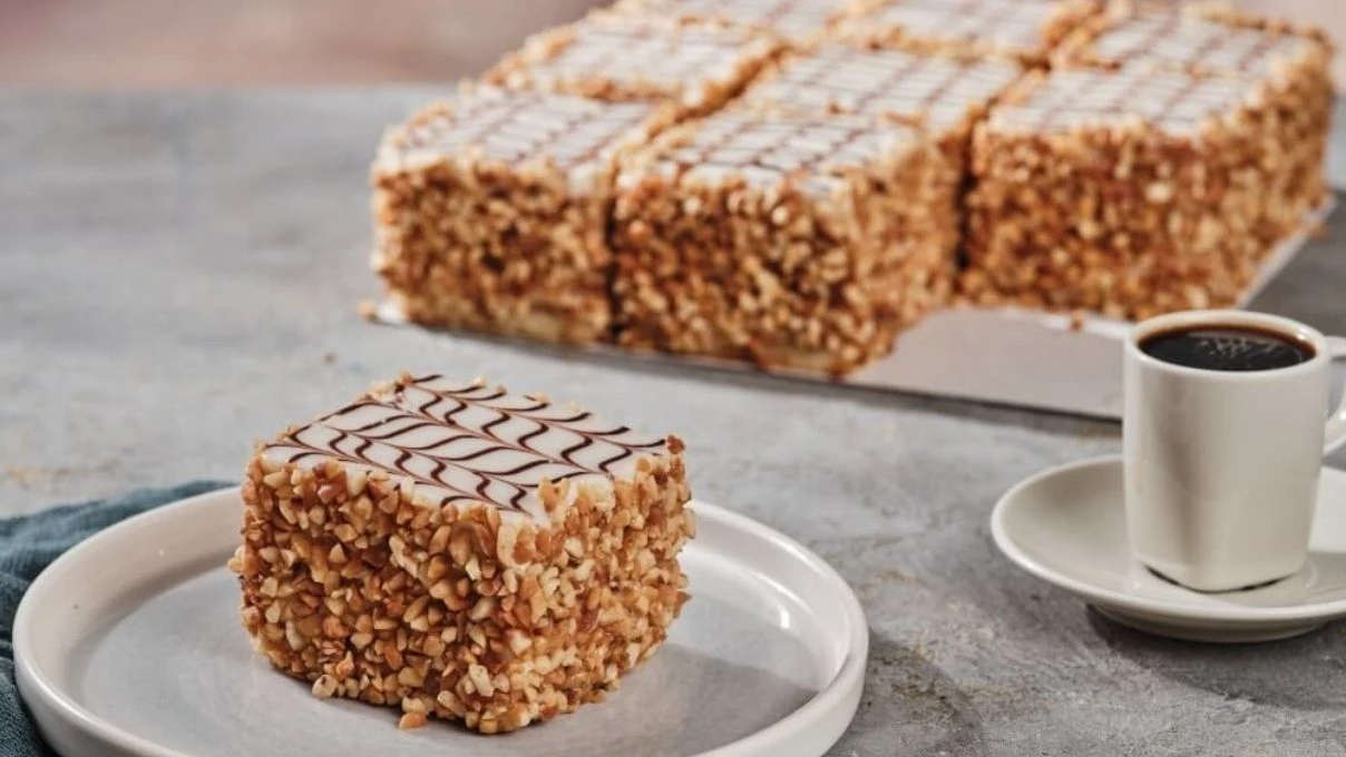 İftar sofralarına yakışacak mide yormayan hafif tatlı! Porsiyonluk latte pasta tarifi