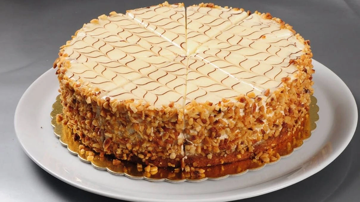 İftar sofralarına yakışacak mide yormayan hafif tatlı! Porsiyonluk latte pasta tarifi