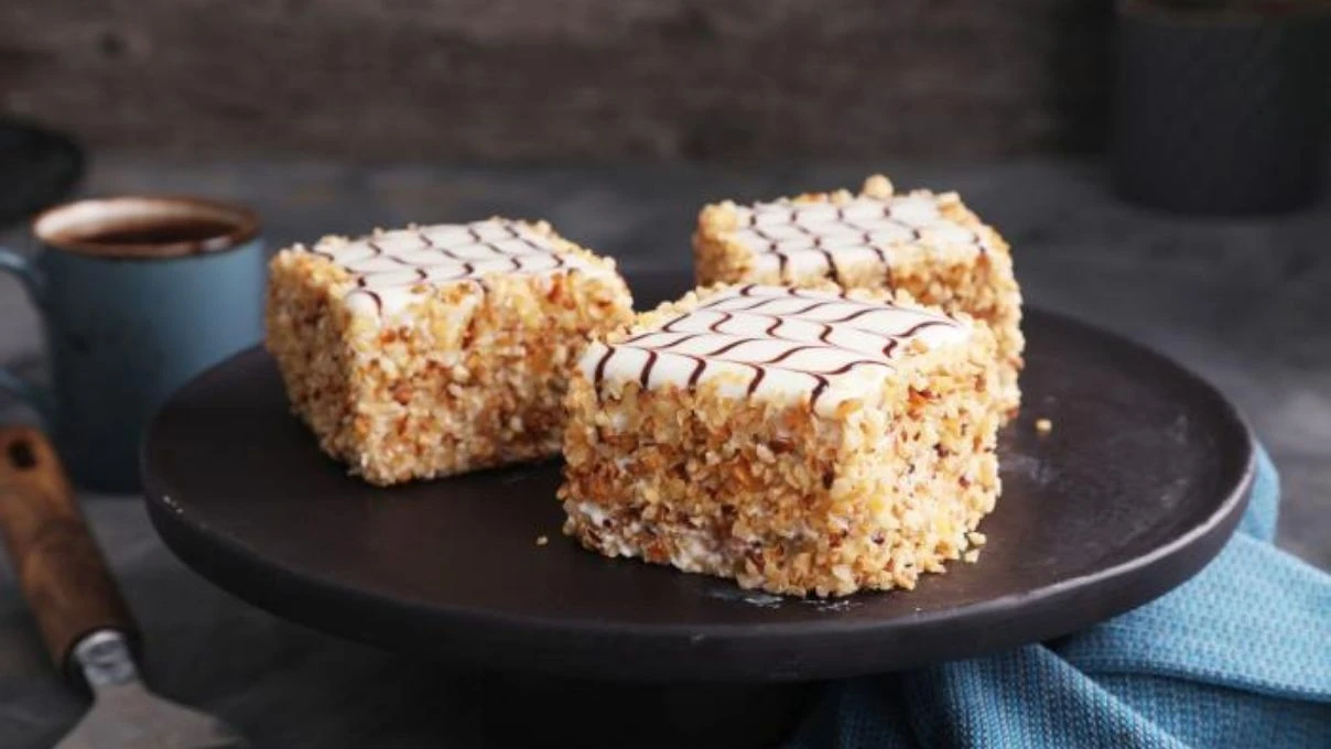 İftar sofralarına yakışacak mide yormayan hafif tatlı! Porsiyonluk latte pasta tarifi