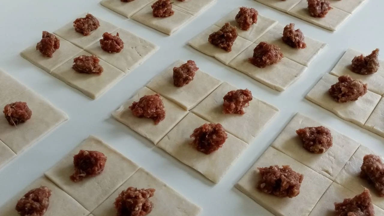 Üşengeçler için Şef Burak Kaya'dan milföy mantı! Bu tarife bayılmaya hazır olun 10 maxresdefault 15