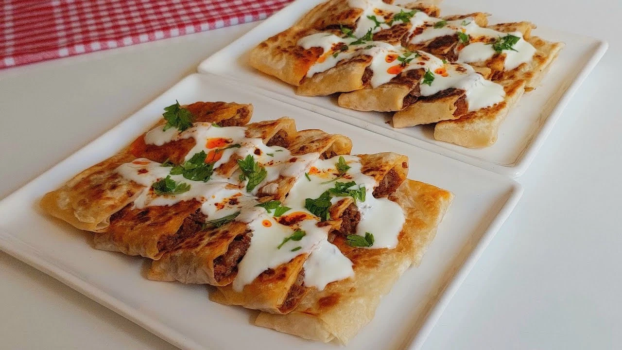 Gelinim Mutfakta'dan Çanakkale mantısı tarifi! Fırında kızarıp, tavuk suyunda damakları şenlendiriyor 7 maxresdefault 16