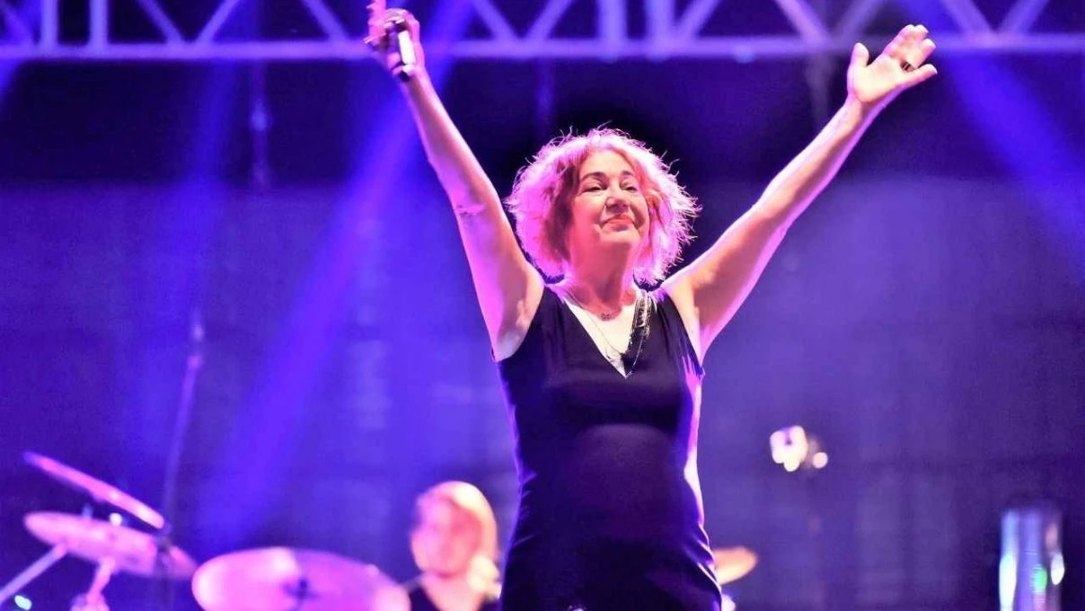 Nazan Öncel’in paylaşımı heyecanlandırdı! Sezen Aksu detayı dikkat çekti